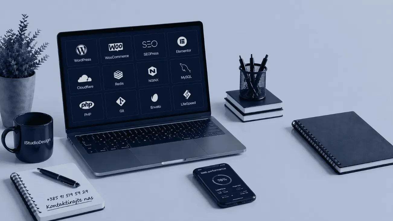 Laptop s prikazom alata za izradu web stranica i mobitel s prikazom web performansi na radnom stolu.